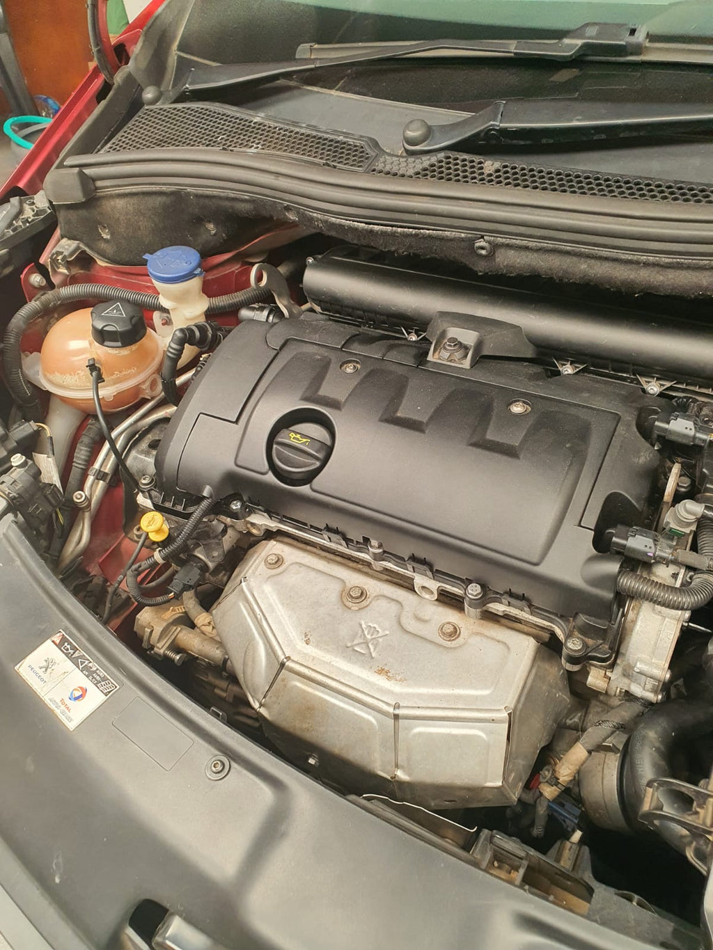 2012 Peugeot 208 1.6 VTi Aware – Service History