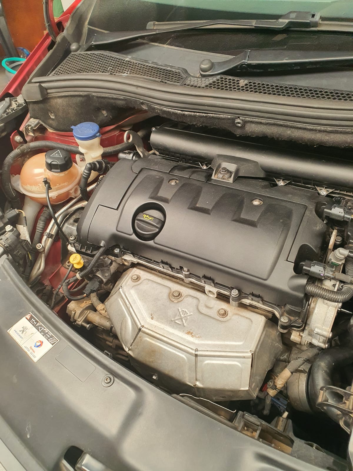 2012 Peugeot 208 1.6 VTi Aware – Service History