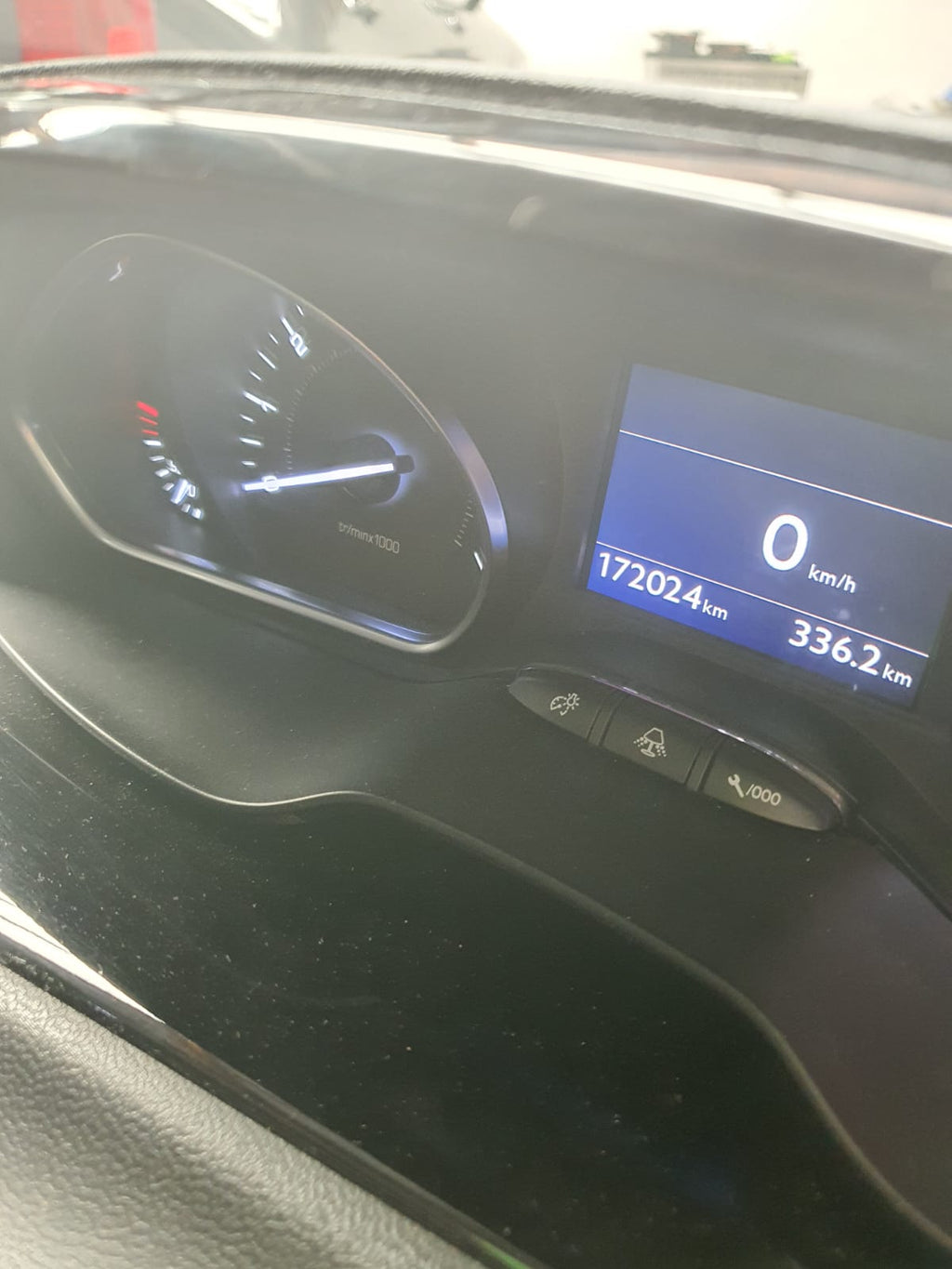 2012 Peugeot 208 1.6 VTi Aware – Service History