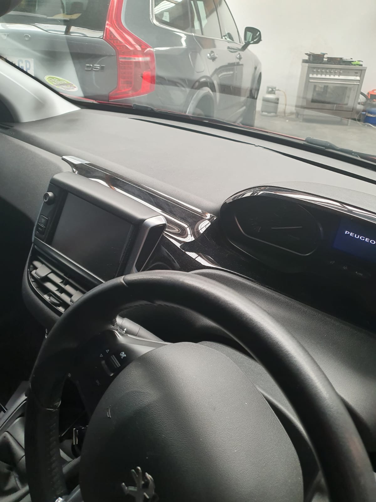 2012 Peugeot 208 1.6 VTi Aware – Service History