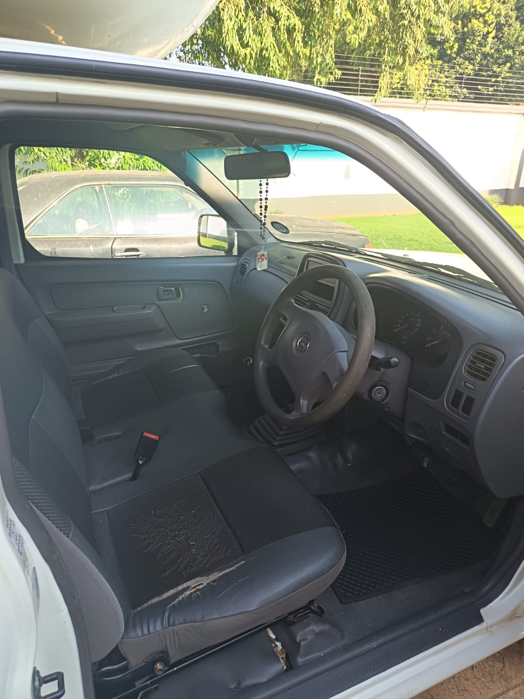 2018 Nissan NP300 Hardbody 2.0L Long Wheelbase – 184,000km