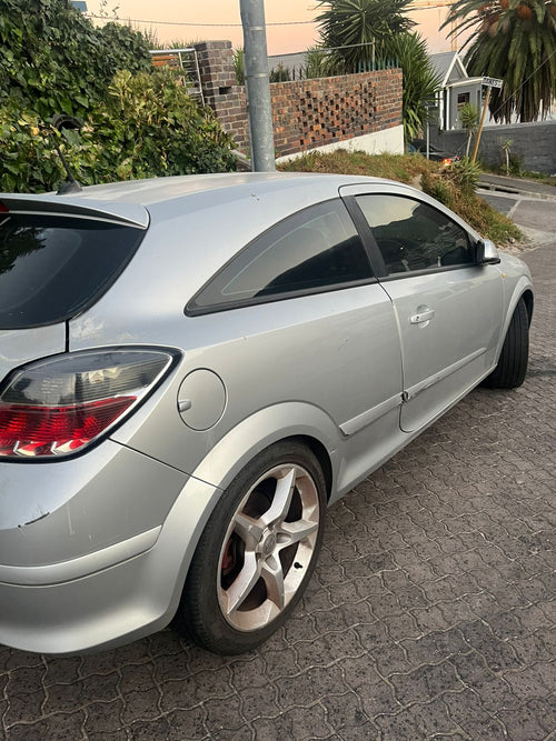 2007 Opel Astra GTC 2.0L Turbo – 2 Door