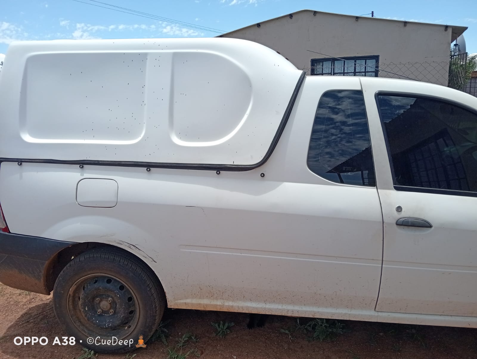 2013 Nissan NP200 1.6 – 320,470 km