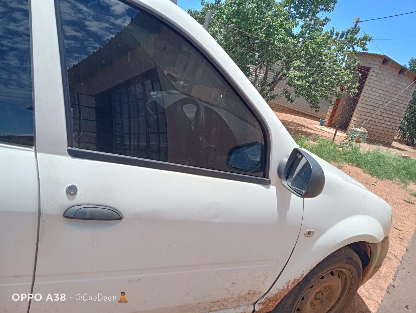 2013 Nissan NP200 1.6 – 320,470 km