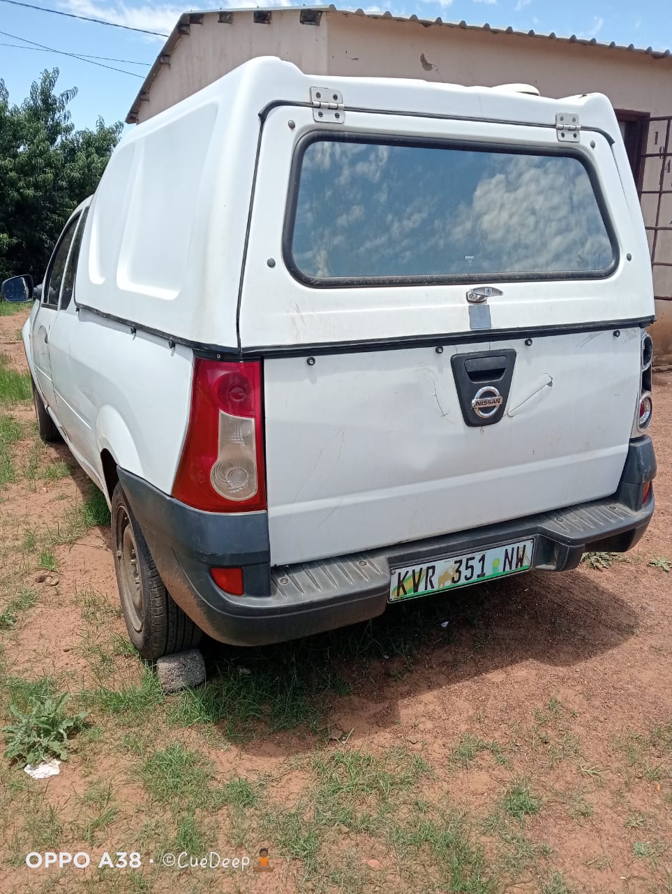 2013 Nissan NP200 1.6 – 320,470 km